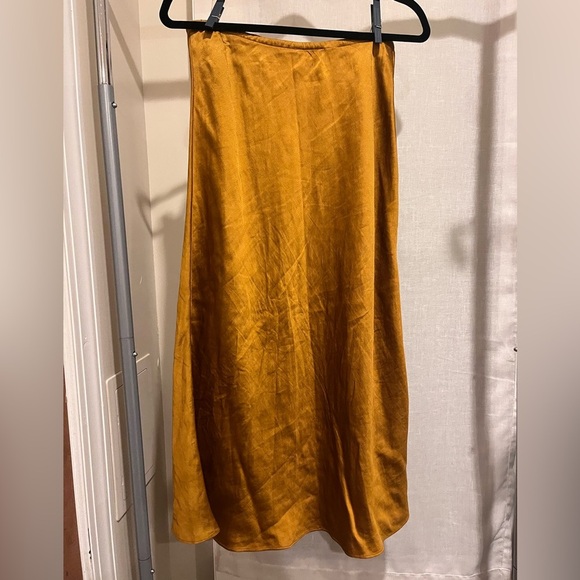 Club Monaco Gold Midi Skirt - Picture 2 of 4